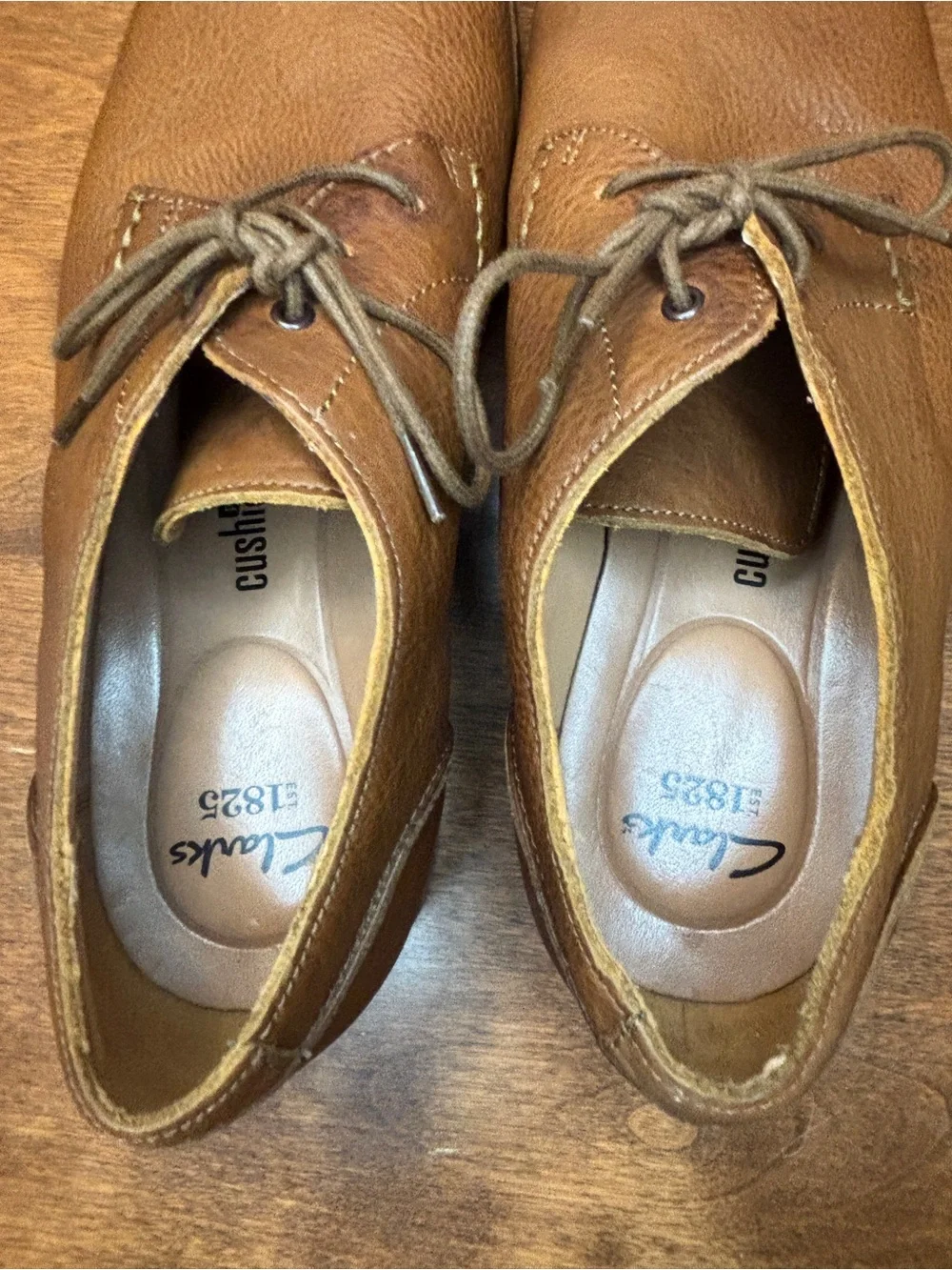 Clarks Tan/Brown Leather Derby Oxfords